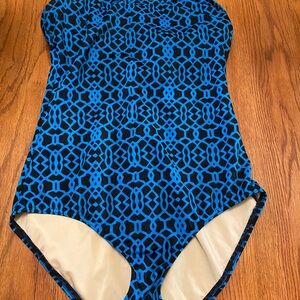 Lands End one piece bathing suit with underwire